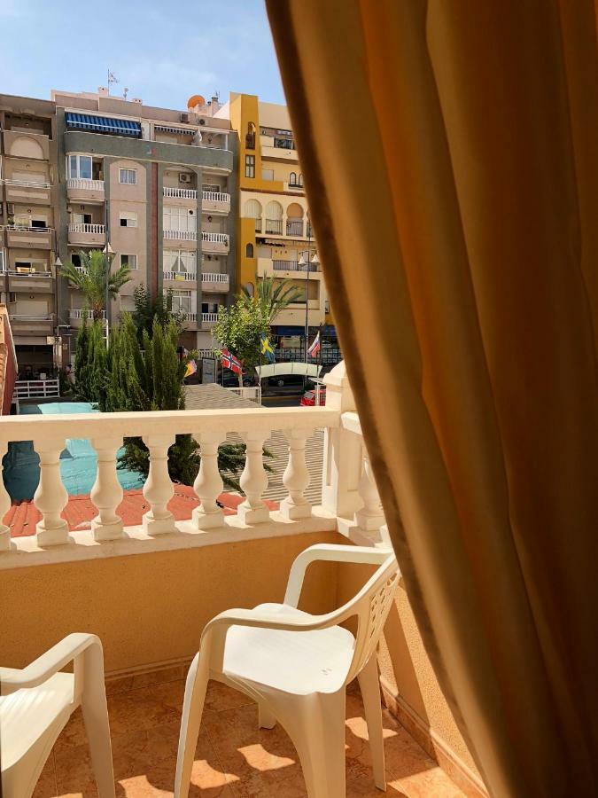Sunny Appartment In The Center Торевиеха Екстериор снимка